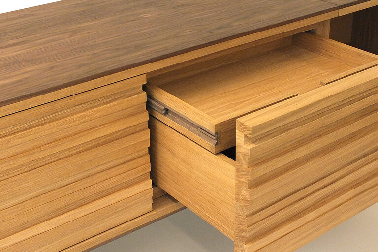 Schreinermeisterstück Detailansicht Sideboard mit geöffneter Schublade