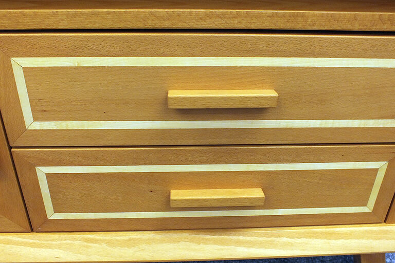 Schreinermeisterstück Detailansicht Lowboard mit Schubladen