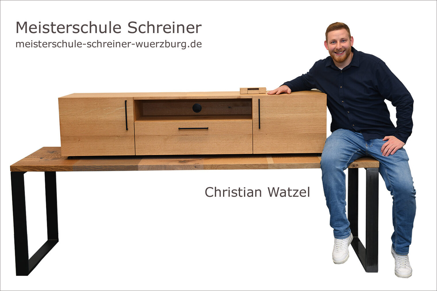 Porträt Christian Watzel mit seinem Lowboard als Schreinermeisterstück