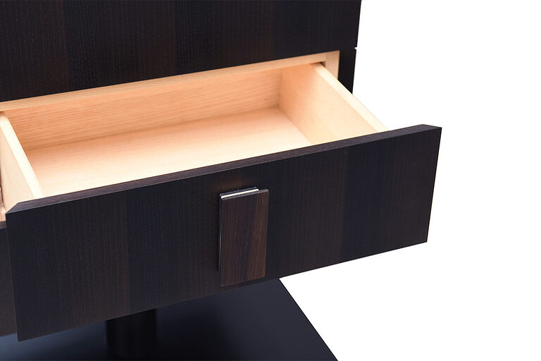 Schreinermeisterstück modernes Regal mit magnetisch geöffneter Schublade