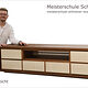 Porträt Pascal Leicht mit seinem Massivholzsideboard als Schreinermeisterstück