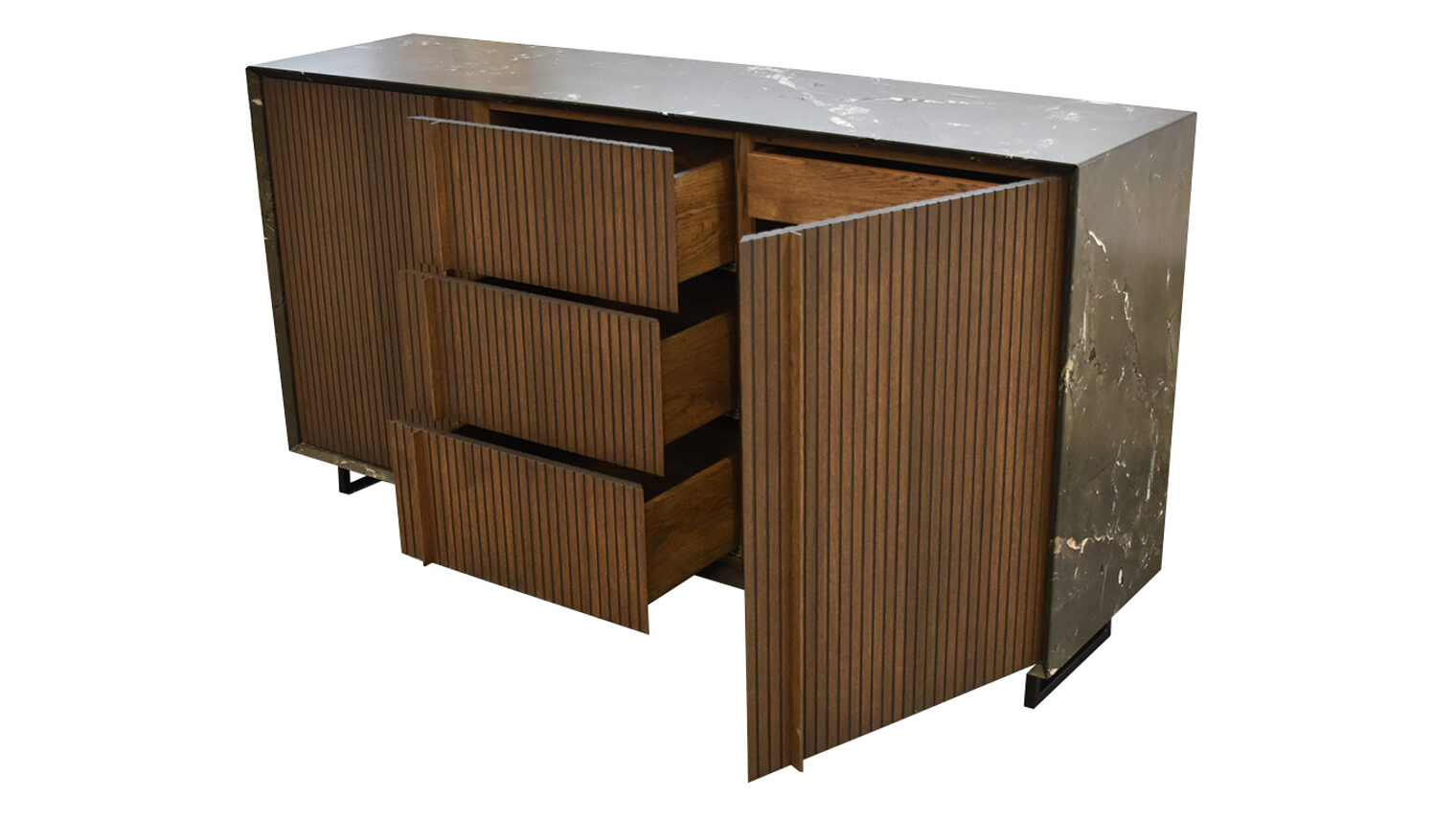 Schreinermeisterstück Sideboard aus Eiche und Naturstein mit geöffneten Schubladen