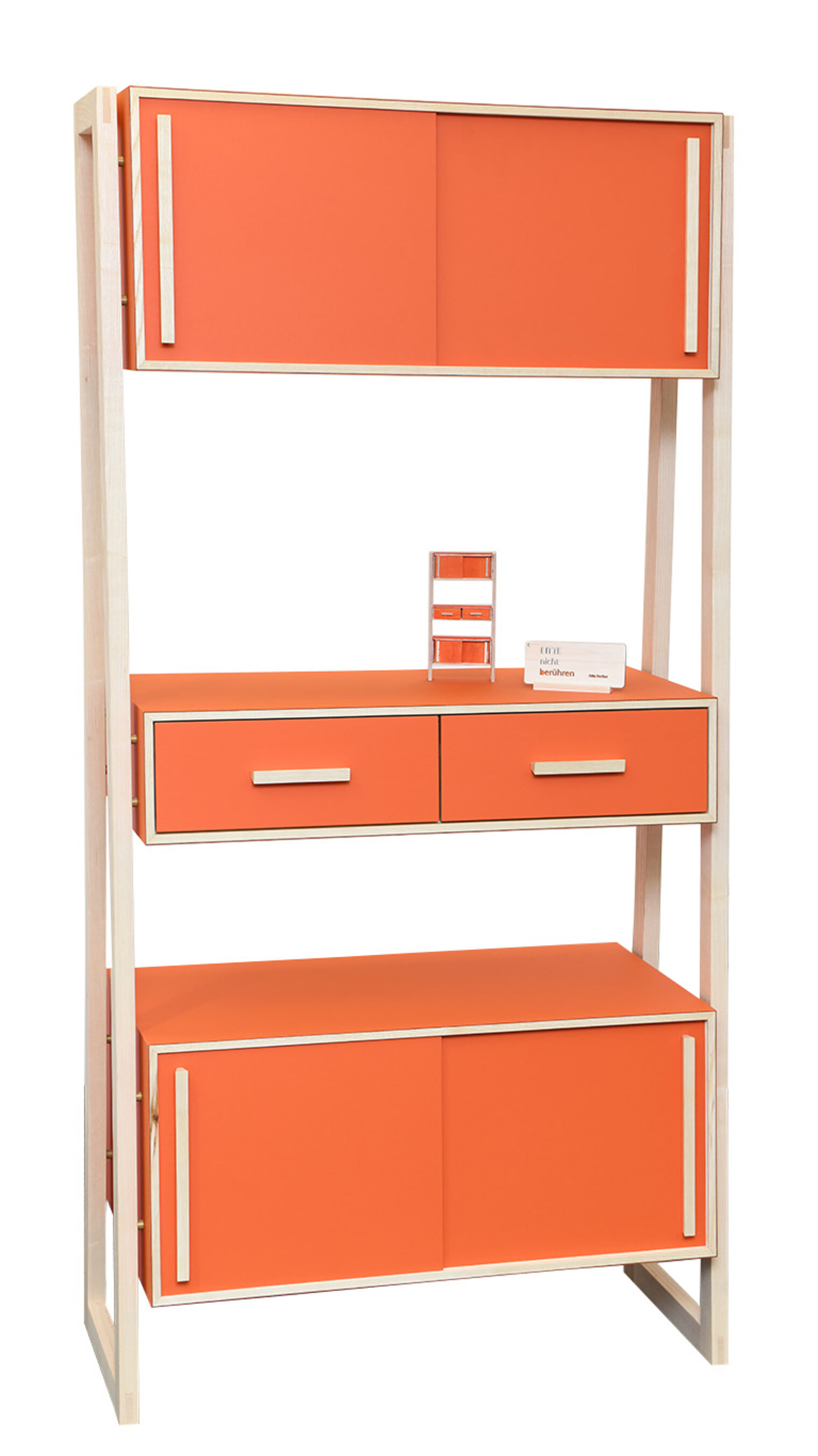 Schreinermeisterstück Gesamtansicht orangenes Regal