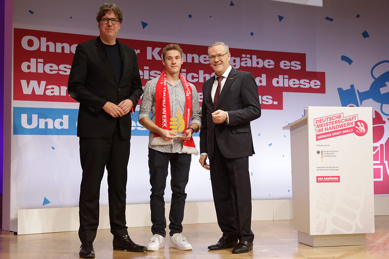 Gruppenfoto auf Bühne