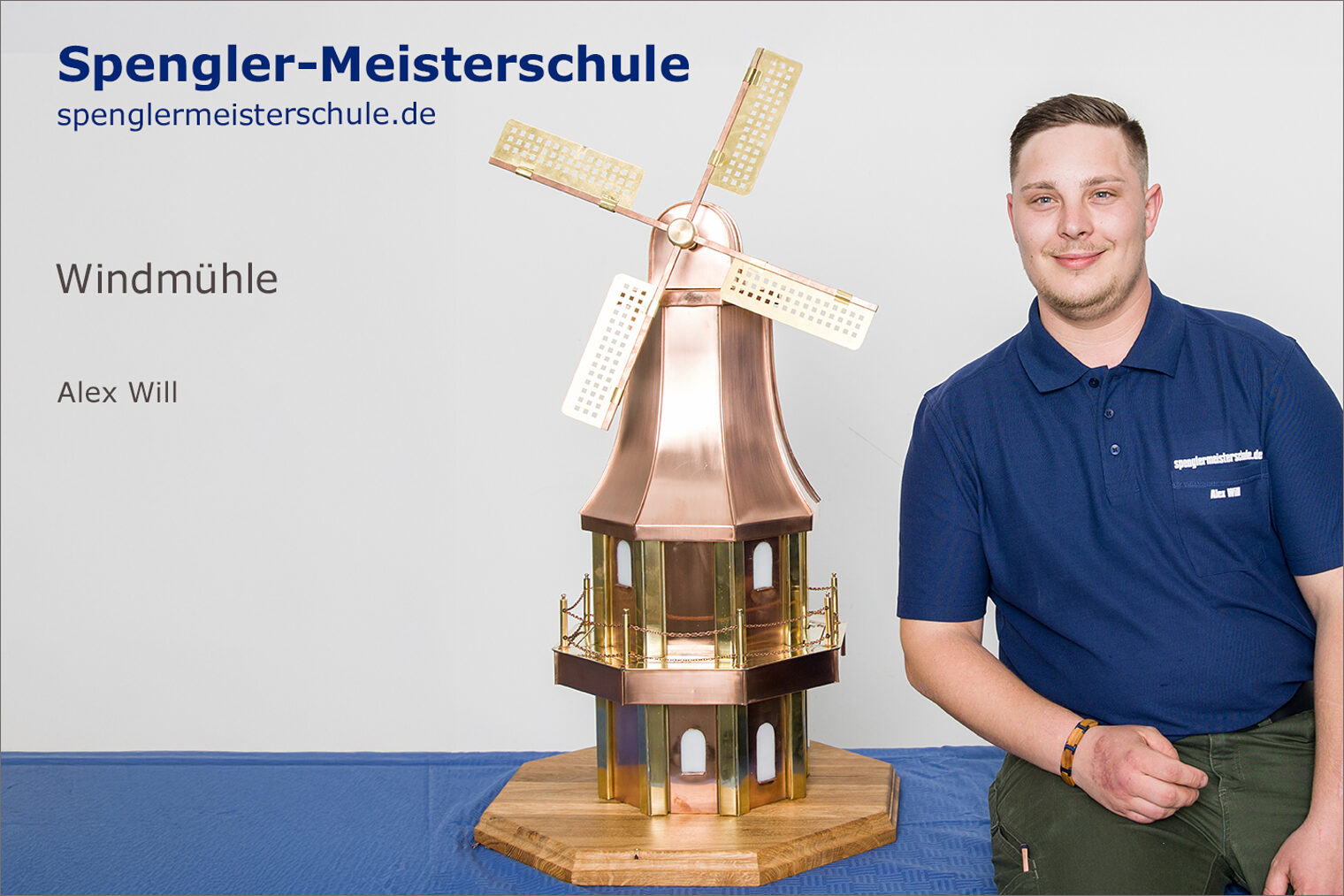 Spengler-Meisterschule Würzburg der Handwerkskammer für Unterfranken Porträt Alex Will mit seinem Spenglermeisterstück