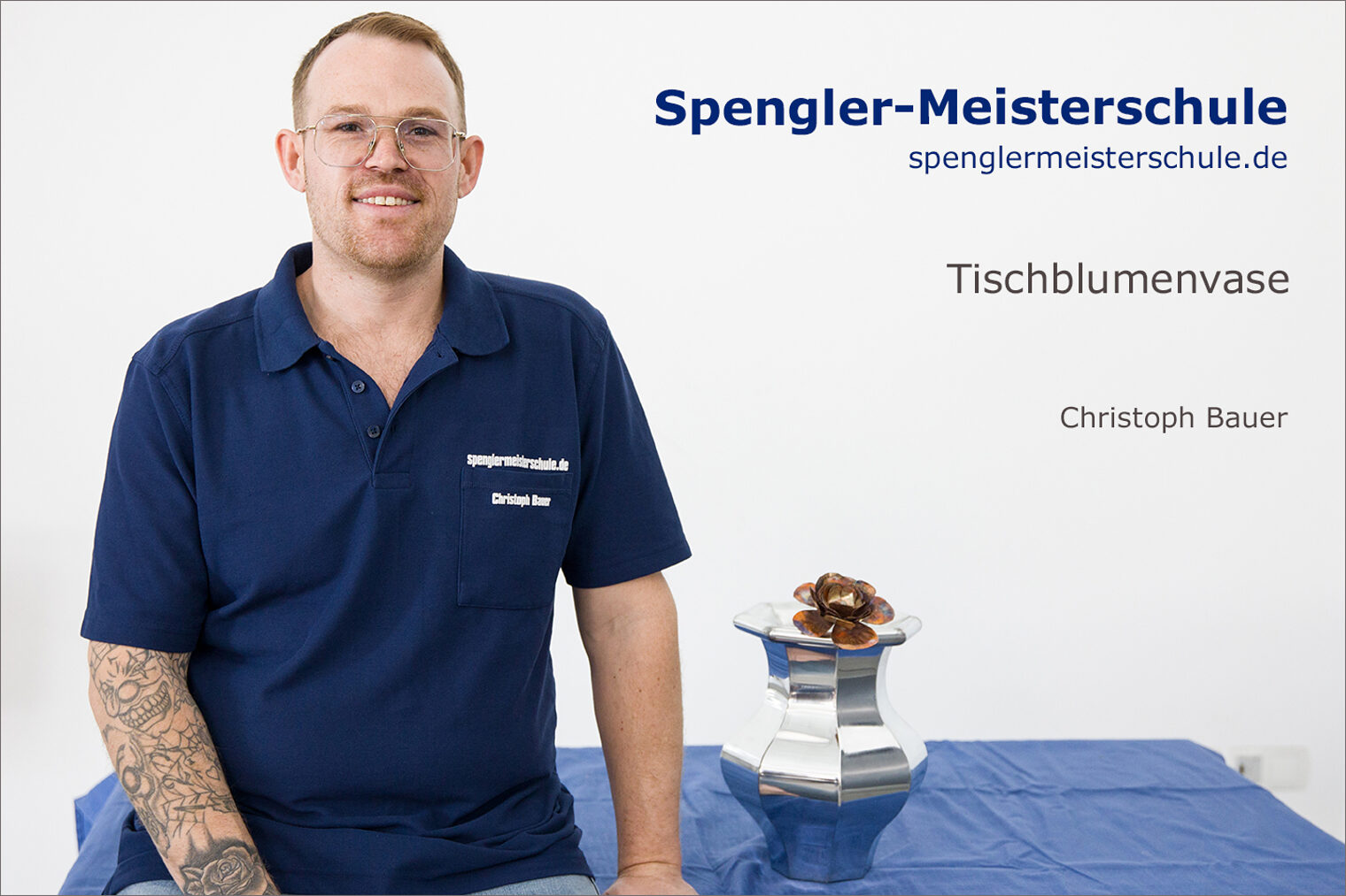 Spengler-Meisterschule Würzburg der Handwerkskammer für Unterfranken Porträt Christoph Bauer mit seinem Spenglermeisterstück