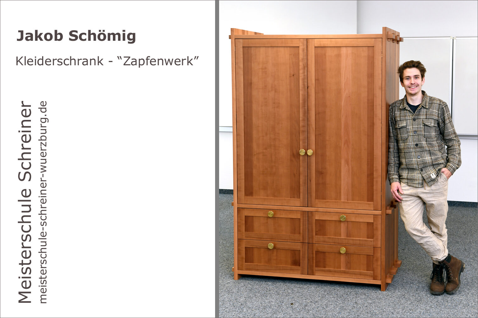 Portrait von Jakob Schömig mit seinem Schreinermeisterstück "Kleiderschrank - Zapfenwerk"