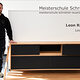 Portrait von Leon Ratzka mit seinem Schreinermeisterstück "Lowboard"