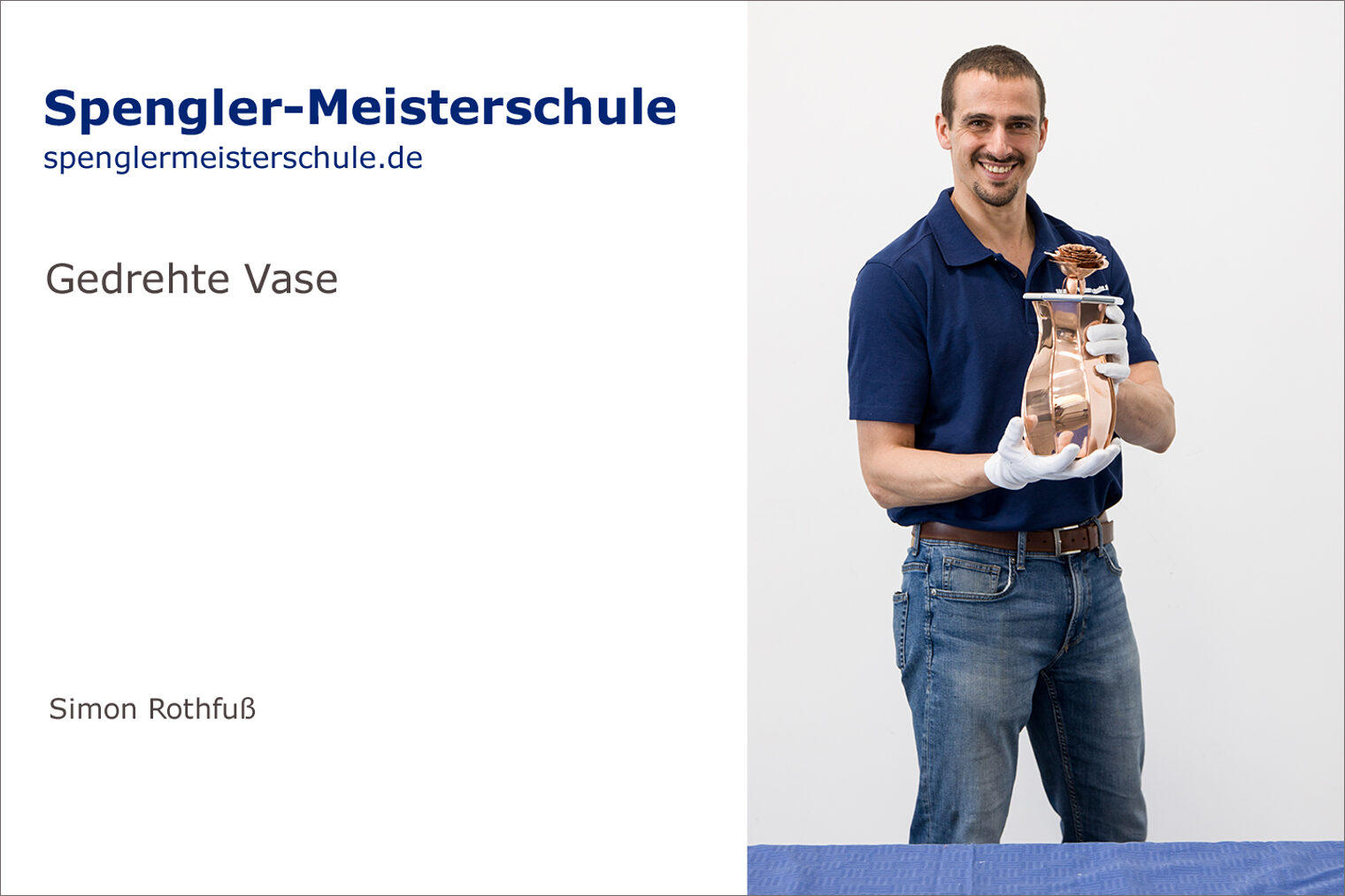 Portrait Simon Rothfuß mit seinem Spengler-Meisterstück